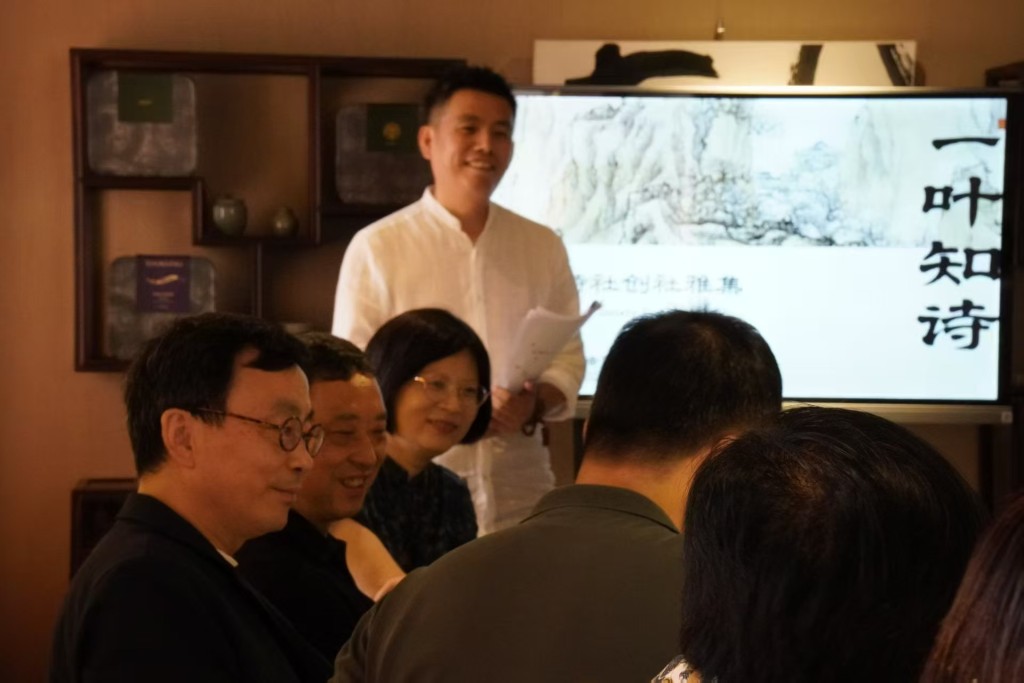 以诗歌为媒介沟通世界，外滩诗歌雅集在黄浦江畔揭幕
