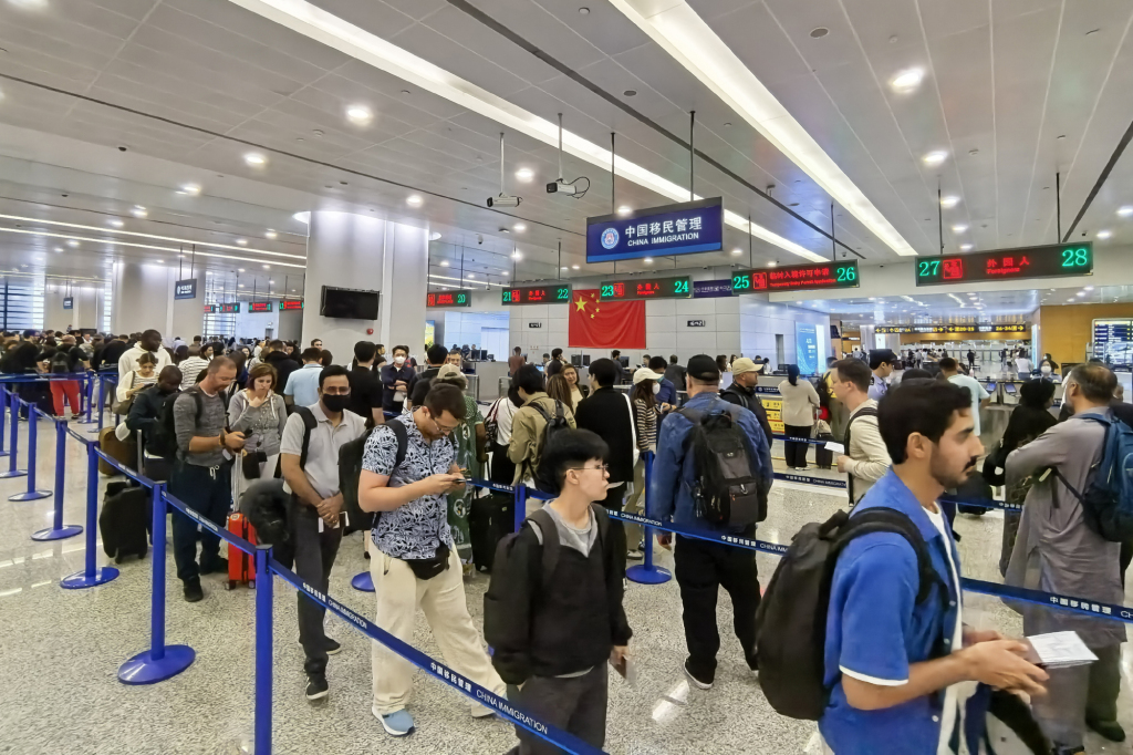上半年浦东机场入出境外籍人员破500万人次，同比增46%