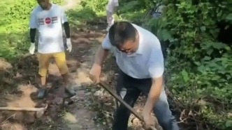 重庆一小区居民为赶地铁自发修路？当地回应：正在推进处理