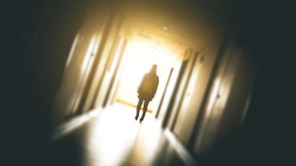 最高法：未成年人多次强取他人少量财物，不宜认定构成抢劫罪