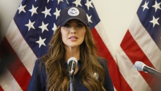 美国土安全部长称抓到“食人族”，网友吐槽：这比网剧还离谱