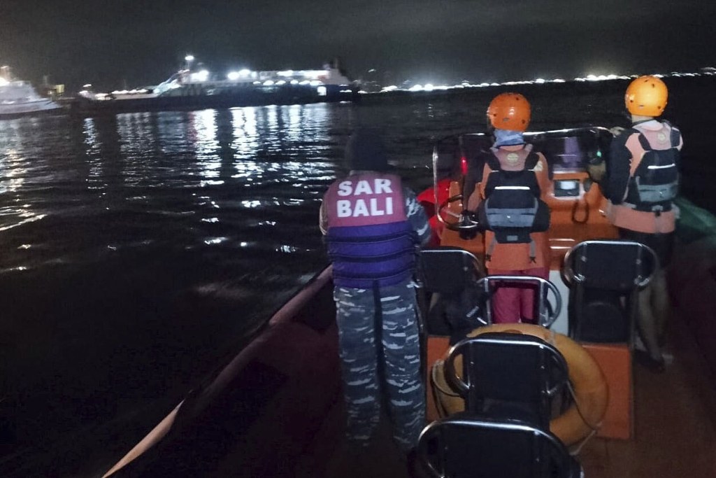 印尼沉船事故追踪：幸存者海上漂流数小时，救援遇两米高海浪