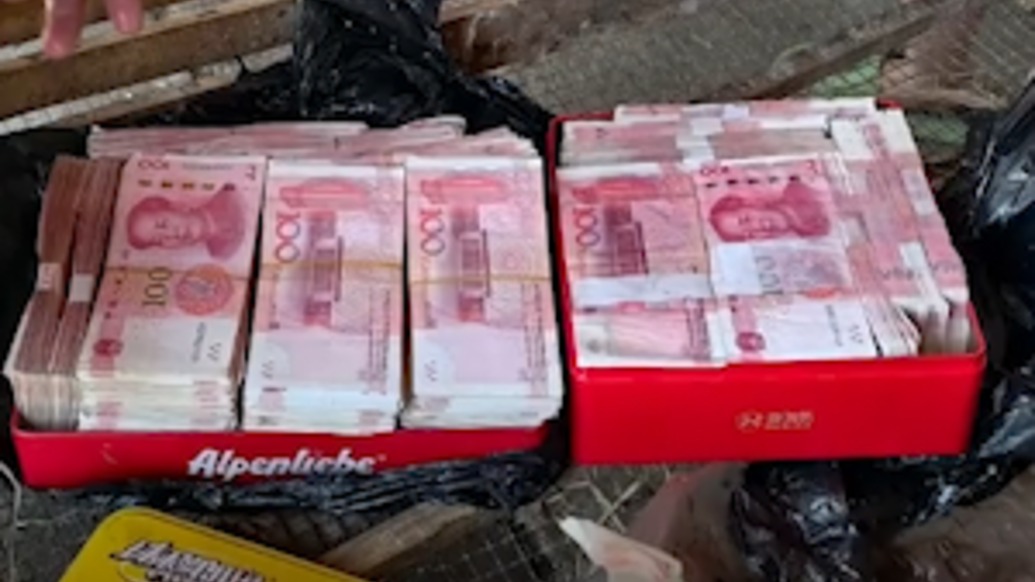 失而復(fù)得！老兩口畢生積蓄被埋火場，消防員從廢墟中扒出40萬元現(xiàn)金