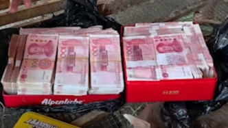 失而复得！老两口毕生积蓄被埋火场，消防员从废墟中扒出40万元现金