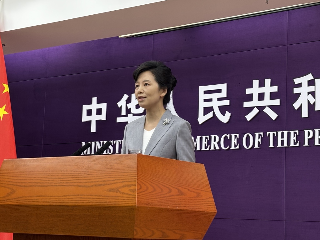 南方降雨地区物资保障如何？商务部答澎湃：目前国内生活必需品供应充足，粮油等批发价与一周前基本持平