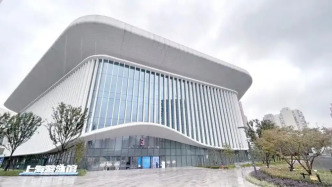 場館設備臨時出現(xiàn)故障正在搶修，上海游泳館暫停對外開放