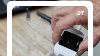 怕死的年轻人，炸出一个“超级单品”