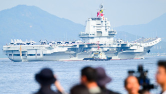 海軍山東艦航母編隊(duì)在香港舉行甲板招待會(huì)
