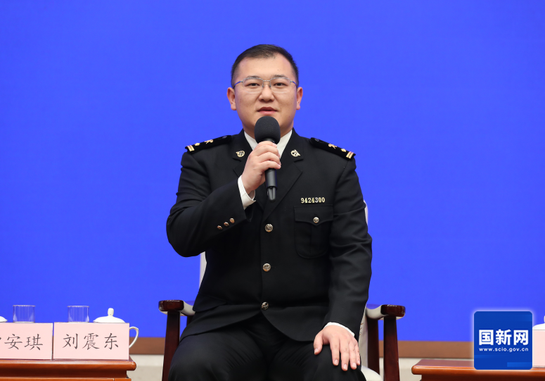 “95后”驻守世界最高国门：见证边陲小镇发展为“黄金枢纽”