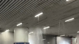 強降雨致候車室雨水溢流，成都東站致歉