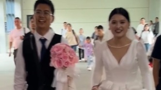 “沒想到大家這么捧場！”新人乘高鐵跨省辦婚禮，車廂乘客集體送祝福