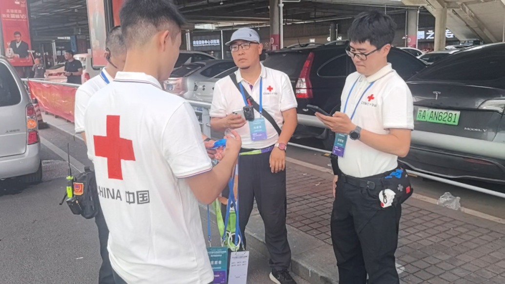“苏超”南京VS苏州今晚开赛：医疗保障人员达数百人，南京白事网场馆内放冰块降温