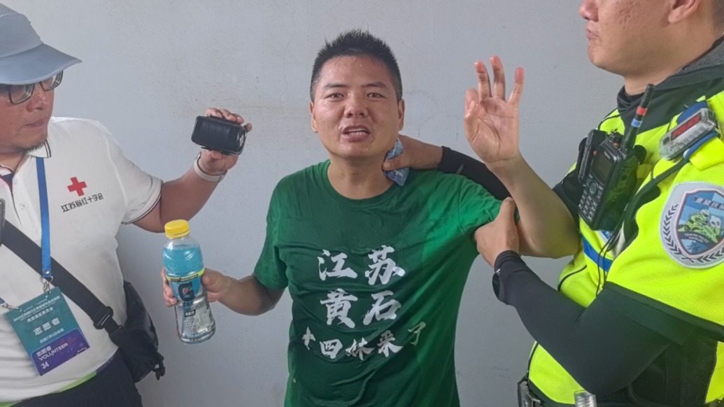 “十四妹”湖北黃石球迷自駕到南京支持“蘇超”,因中暑被送往醫(yī)院