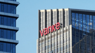 万科：两笔银行贷款延期一年，余额合计约4.47亿元