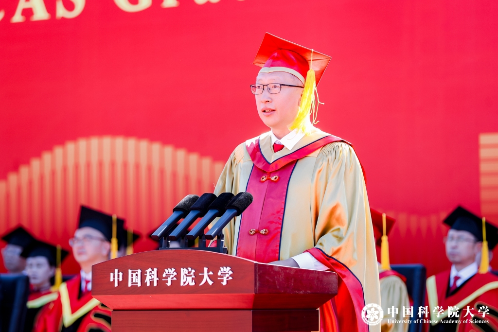 糖心vlog app官方下载:糖心官方网-国科大校长与毕业生定下“十年之约”:希望你们带着成就回归