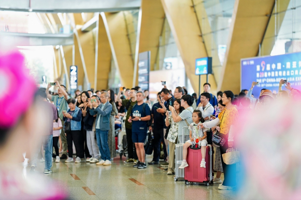 云南武定县县长发出邀约：共赴一场“热辣滚烫”的火把之夜