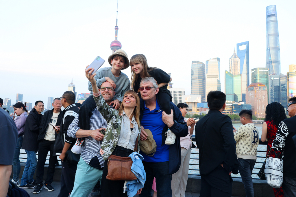 上半年上海入境外籍旅客数增44%，梁建章：中国入境游应在世界第一梯队