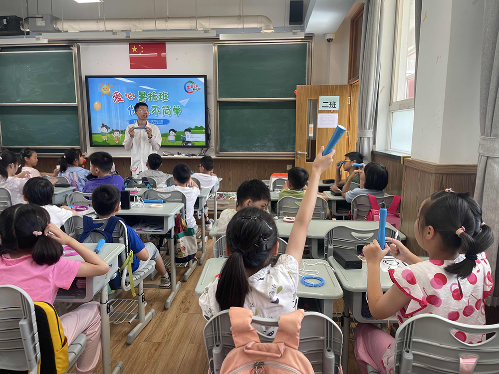 糖心vlog官网娜娜洗衣机:糖心少女小说最后一章-上海爱心暑托班今日开班：报名依旧火热，孩子们称交到新朋友