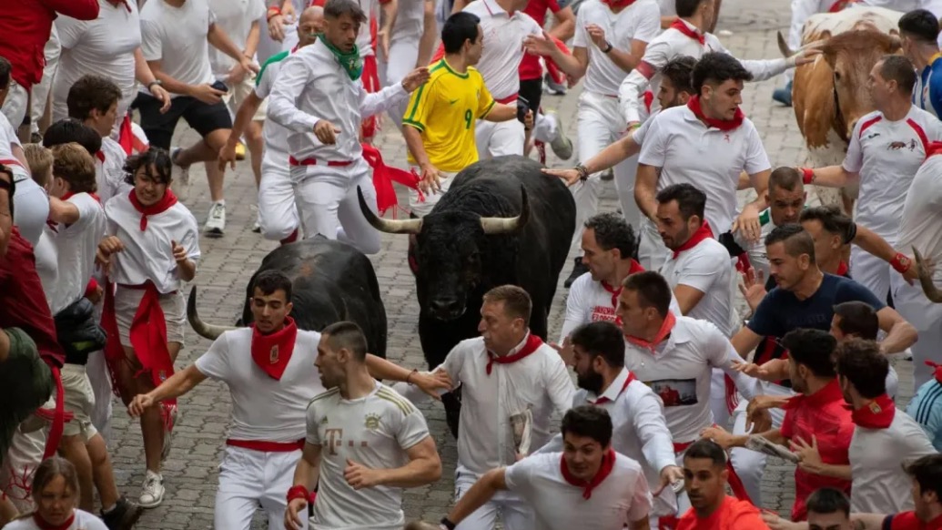 西班牙奔牛節(jié)首日：195人受傷，其中39人轉(zhuǎn)運(yùn)至醫(yī)院治療