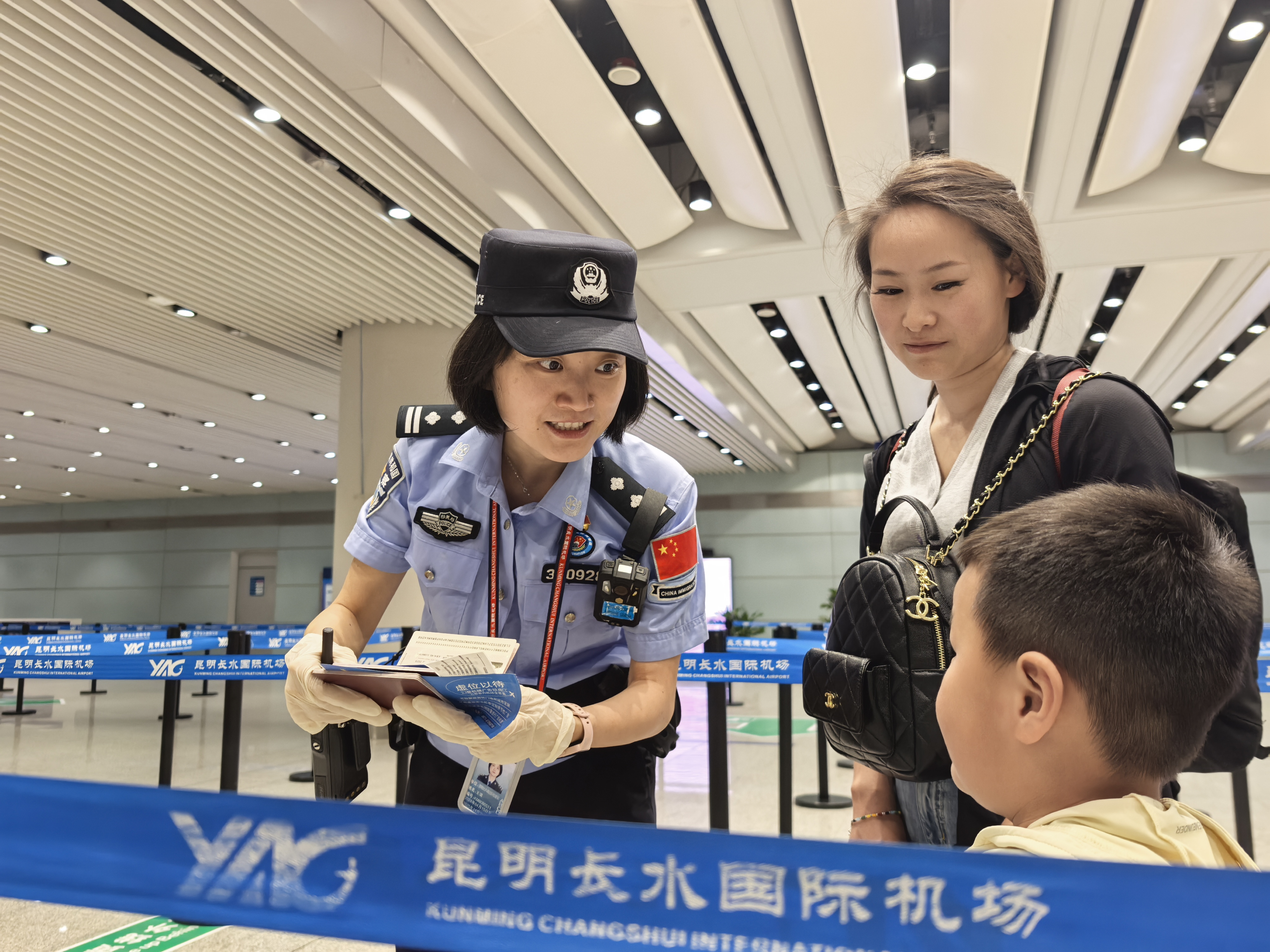 暑运第一周，昆明口岸迎来出入境客流高峰