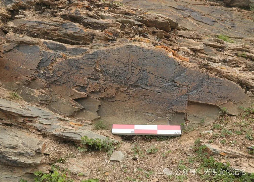 黄河源“昆仑石刻”争论继续：石刻近年才被“发现”正常吗？