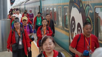 新華視點丨“銀發(fā)專列”為何成為老年人出游“新寵”？