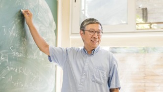 大学2025｜专访田刚院士：做研究不是赶时髦，新型研究型大学要做强选定学科方向