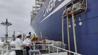 今年上半年上海港進出國際航行船舶2.3萬艘次，創(chuàng)歷史同期新高