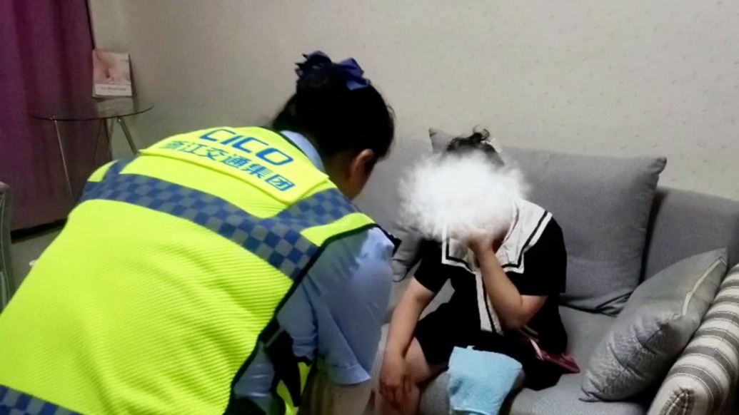 小貨車拋錨司乘中暑，高速巡查員安置至休息室送上解暑藥