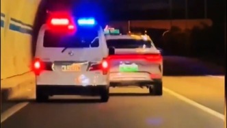 警车在隧道内多次遭汽车别挡，福州闽侯县公安局：受案处理中