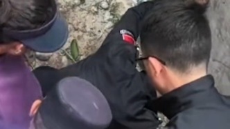 以肩為梯、背為橋！西藏吉隆口岸遭遇山洪，警察合力轉(zhuǎn)移孕婦