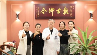 黨旗下的青春｜耄耋之年仍堅(jiān)守臨床一線，回望名中醫(yī)施杞的“大醫(yī)之路”