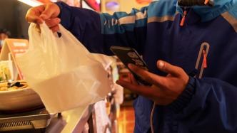 善意的雙向奔赴！小伙外賣點錯地址小哥繞遠配送，獲贈冰鎮飲料和打賞