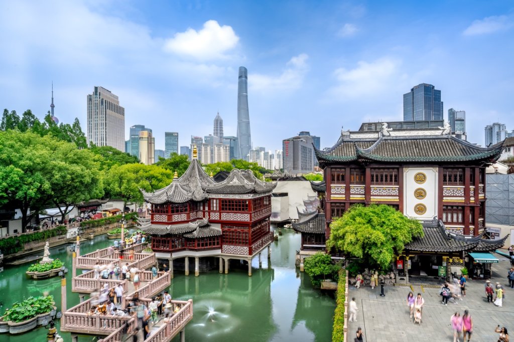 “海上第一茶楼”湖心亭焕新归来：仍有平价早茶场，经典茶点被保留