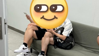 男子坐在母嬰室的沙發(fā)上休息？管理如何更規(guī)范？記者探訪