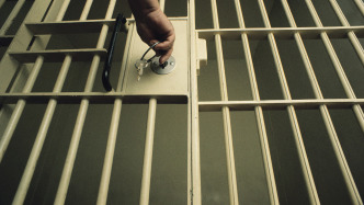 旁白｜看守所在押人员死亡事件里不容忽视的细节