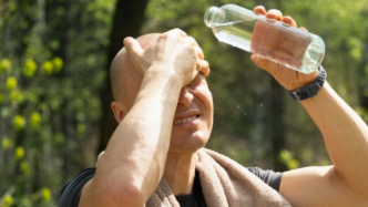 不是所有人都有空調(diào)：高溫下的城市大“烤”