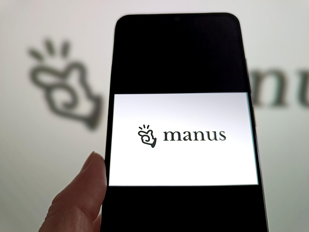Manus官网显示“在你所在地区不可用”，多个社交账号清空内容