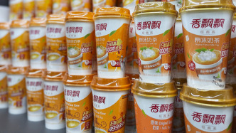 香飘飘预计上半年亏损9739万元，营收下滑12%：冲泡业务提早进入淡季