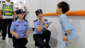武汉长江大桥50℃人防纳凉点21℃，交警跨越温差守护平安