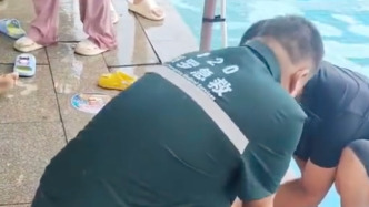 湖南汨罗一少年在游泳馆内触电身亡，相关部门：正进行善后