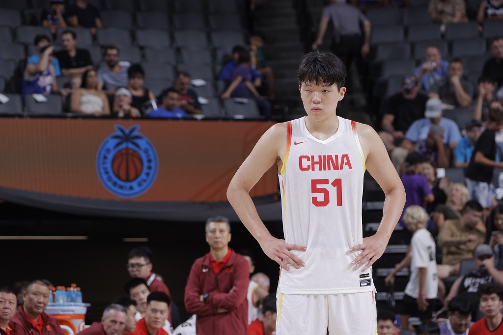 松弛、自信、全面，杨瀚森夏联首秀背后藏着这些细节