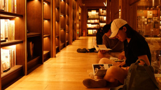 马上评｜卖不动的文学书与“把自己弄得好一点”的刘诗利