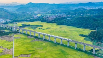 上半年全國鐵路完成固定資產(chǎn)投資3559億元，增長5.5%