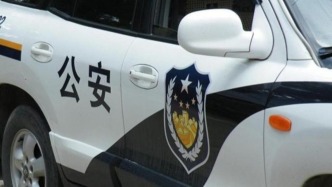 男子趁同乘車女子熟睡之際猥褻，出租車司機報警后男子被行拘