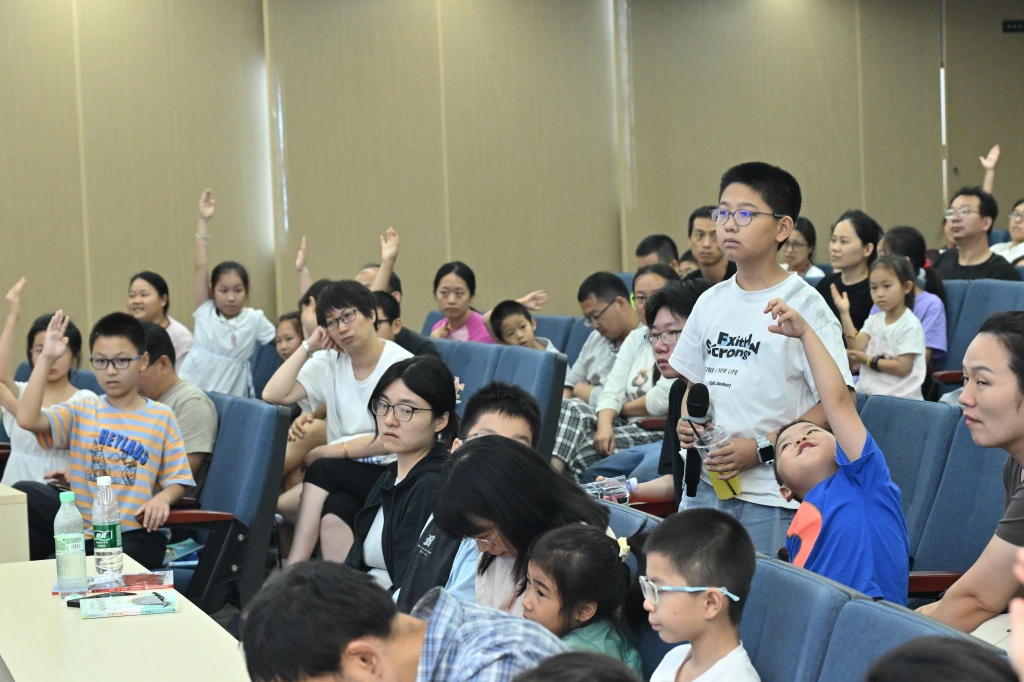 “大国重器”主题系列活动：解密南极世界，激发极地科考兴趣