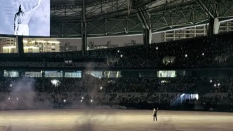 “侃爷”演唱会未准时开演，主办方致歉：天气原因致舞台效果无法按标准呈现