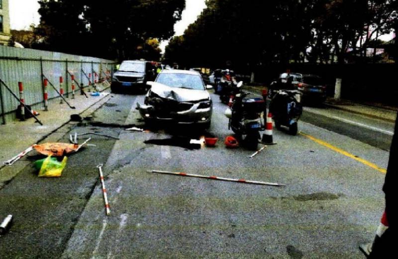 男子因交通肇事罪获刑：开车找手机酿成事故致2人死亡
