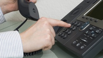 新華每日電訊調(diào)查：人工客服找不到，智能客服“降本不一定增效”