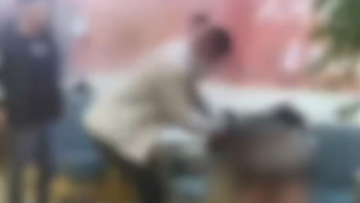 貴州畢節(jié)一公職人員烤魚(yú)店毆打孕婦被刑拘，知情人：系事業(yè)編人員